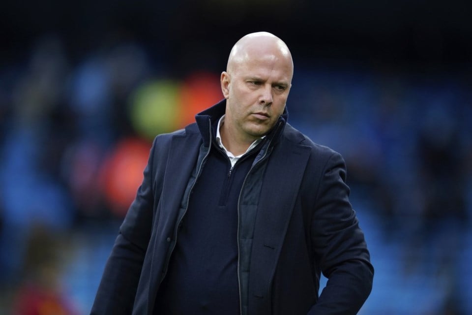 EPL: He struggled – Johnson, Owen tells Slot to replace Liverpool star after Chelsea defeat