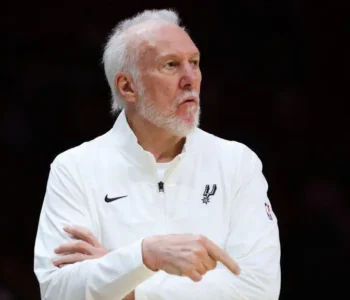 Gregg Popovich steps down as coach of Spurs