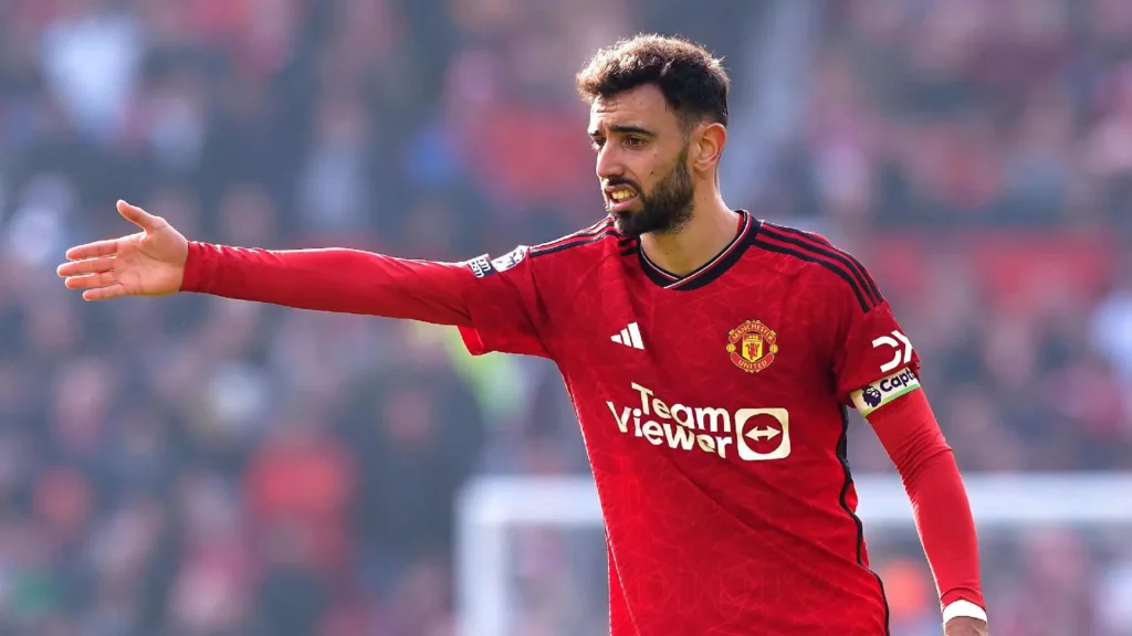 UEL final: Change Fernandes’ position, start Man Utd duo against Tottenham – Scholes 