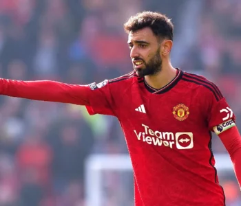 UEL final: Change Fernandes’ position, start Man Utd duo against Tottenham – Scholes 