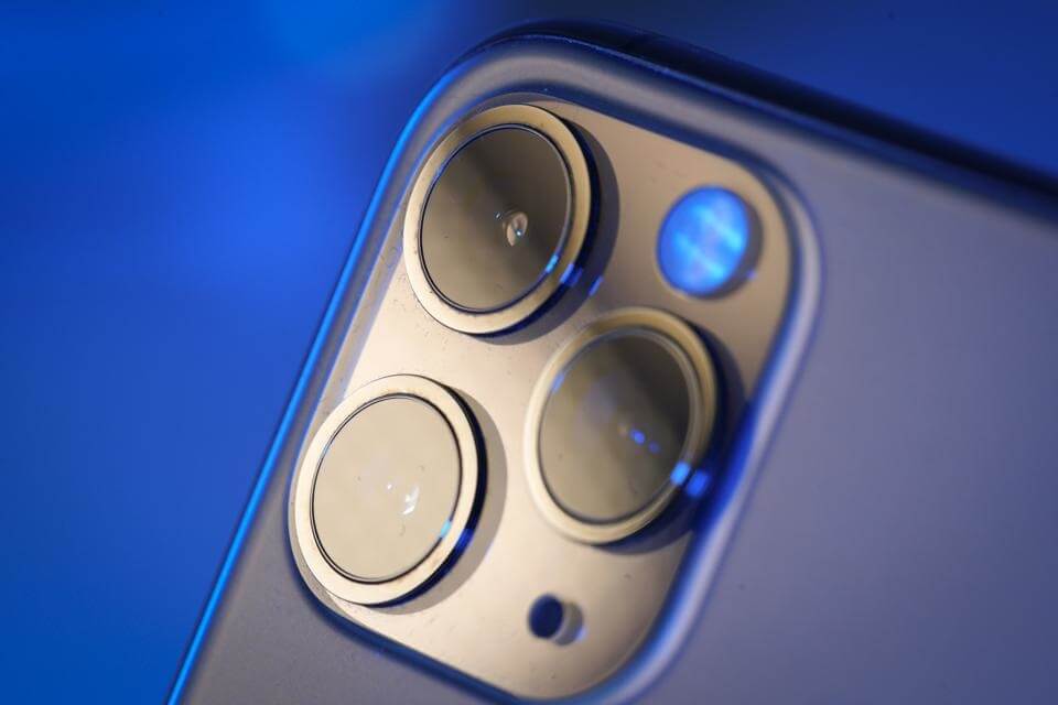 iPhone Users, Others React To Trump’s 25% Planned Tariffs
