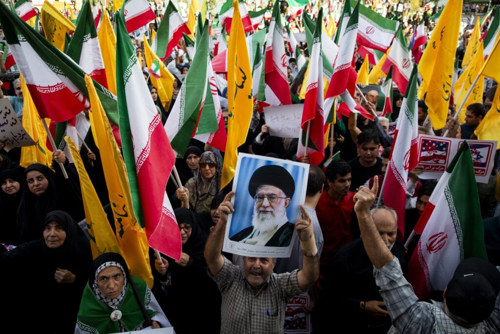 Forget 'total obliteration' — experts say Iran and U.S. need to negotiate