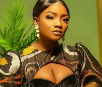 It’s unfair for artistes to sign others just as milestone – Simi