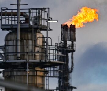 Oil Prices Surge Amid Ukraine Strikes and Istanbul Diplomacy Talks