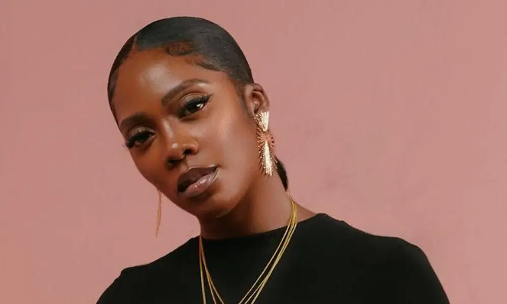 Tiwa Savage halts London concert after spotting former teacher in crowd (VIDEO)