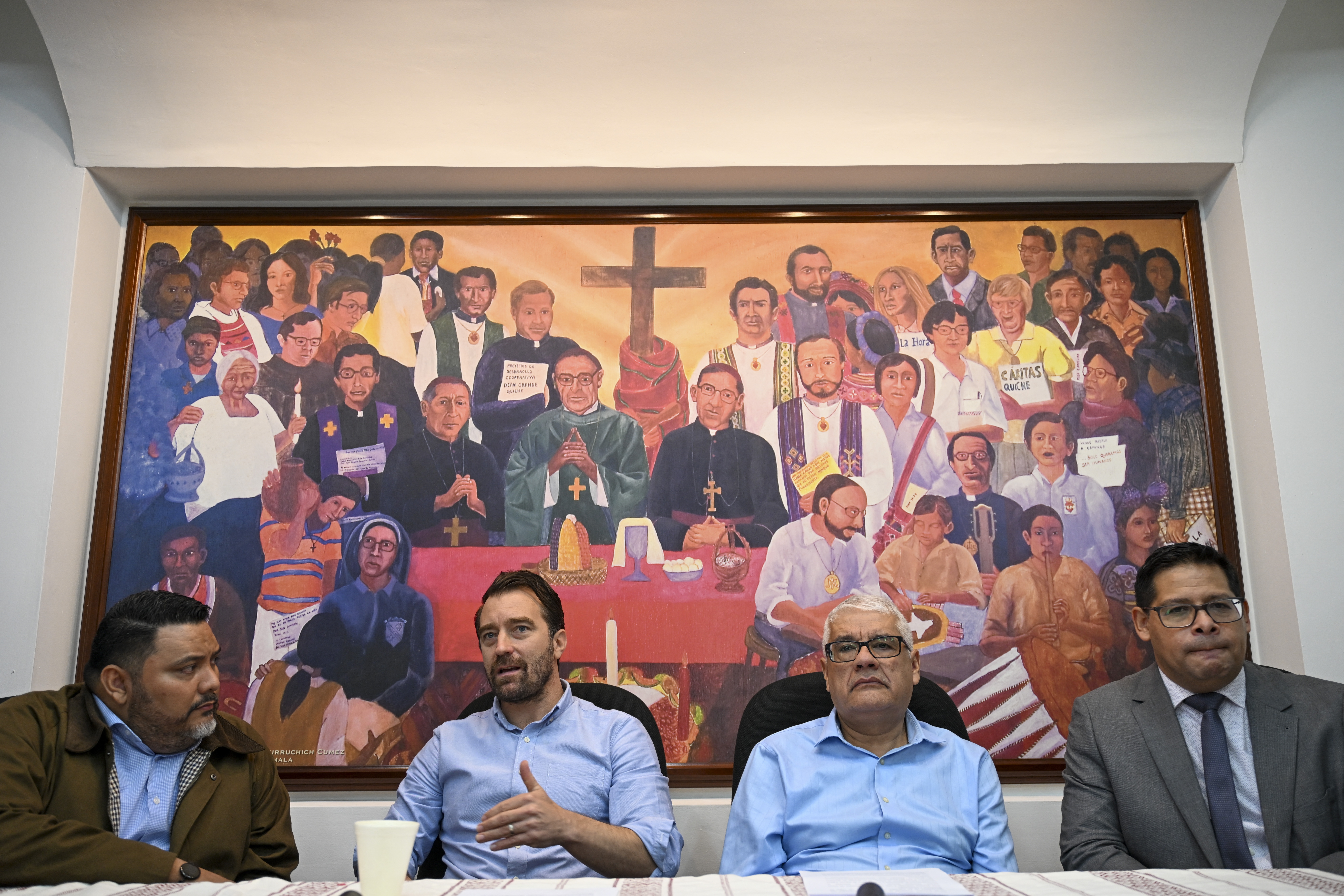 Facing threats, leading human rights group exits El Salvador