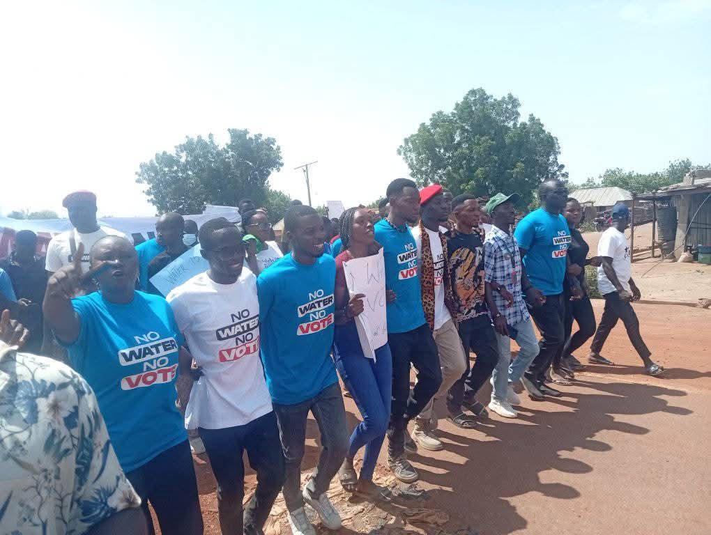 ‘No Water, No Vote’ – Youths protest water scarcity in Plateau community