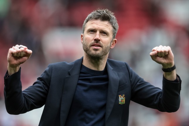 Former Man Utd captain urges Michael Carrick to sign Liverpool legend