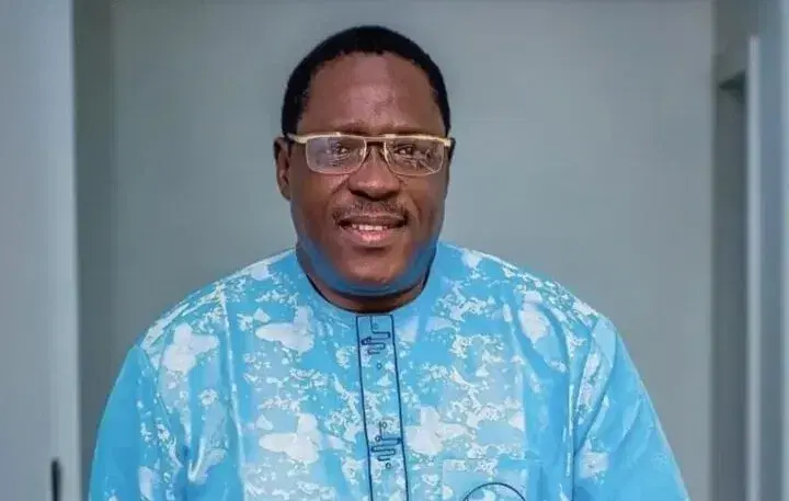 Video: Ogogo’s remains arrive Ilaro as actors Yinka Quadri, Jide Kosoko attend burial