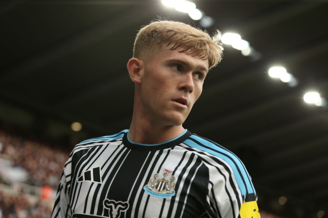 Lewis Hall sends transfer message to Man Utd after signing Newcastle contract